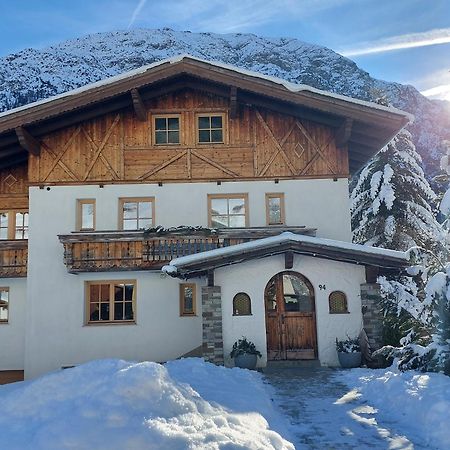Foersterhaus Apartment Holzgau Bagian luar foto
