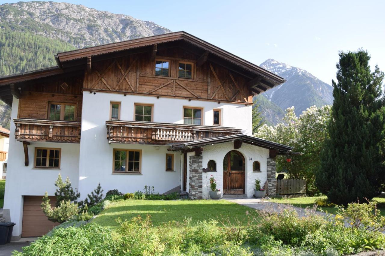 Foersterhaus Apartment Holzgau Bagian luar foto
