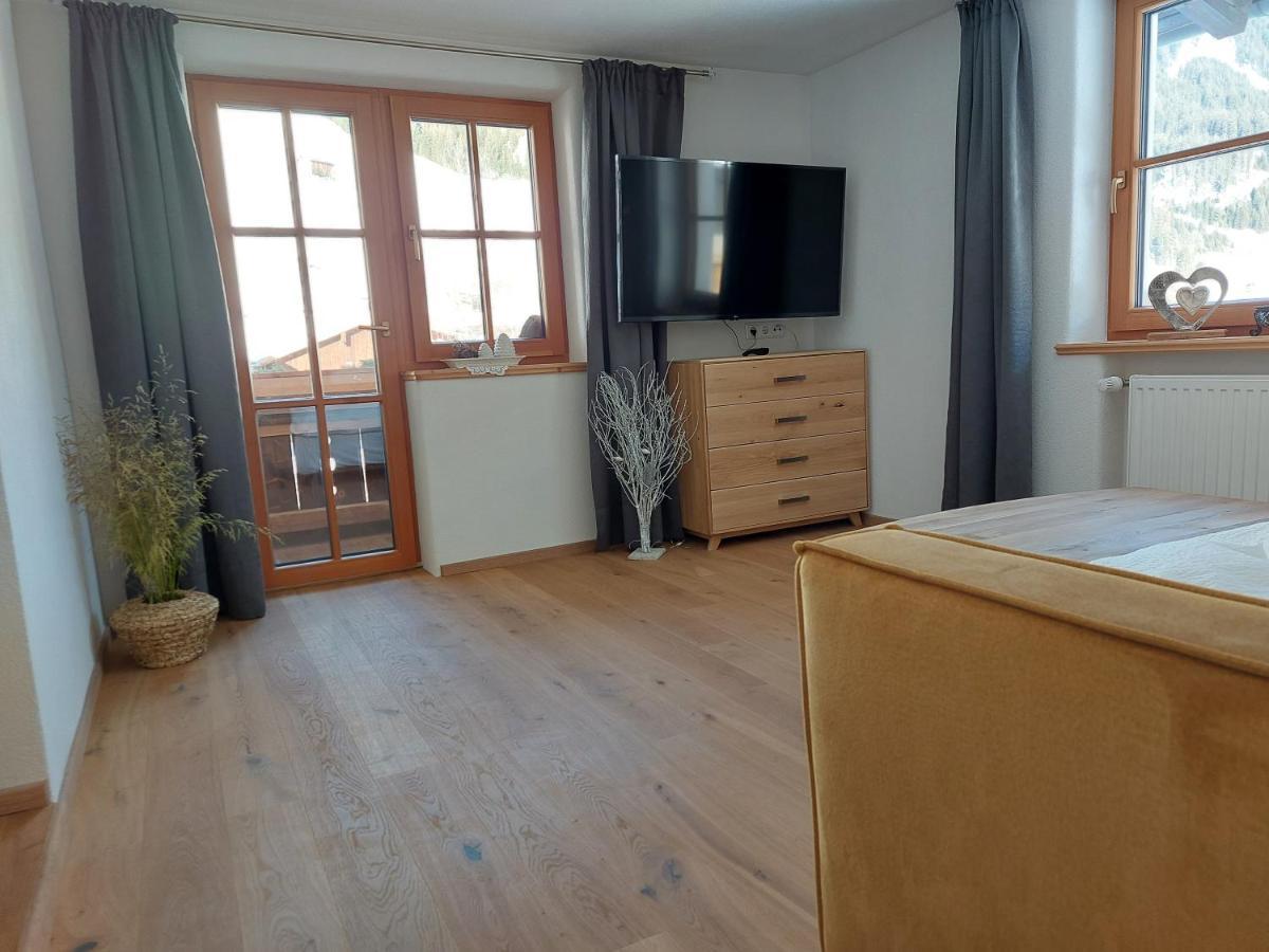 Foersterhaus Apartment Holzgau Bagian luar foto