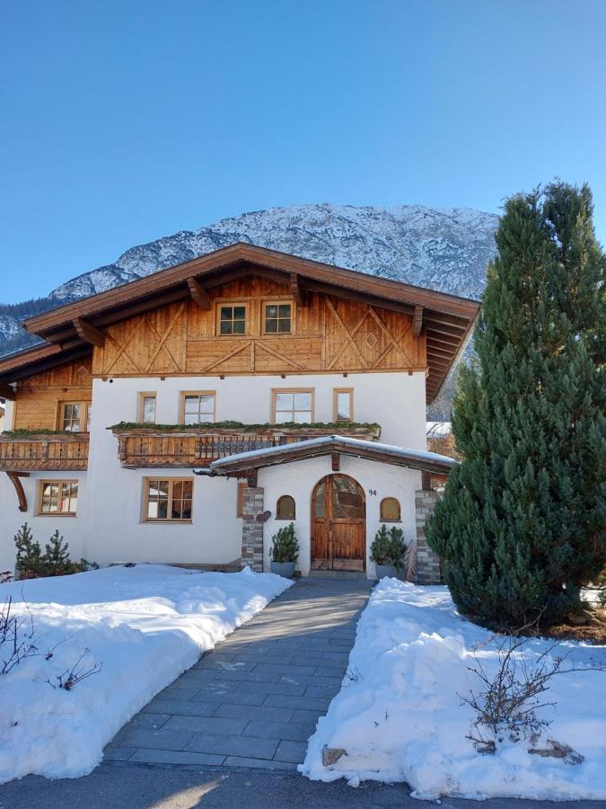 Foersterhaus Apartment Holzgau Bagian luar foto